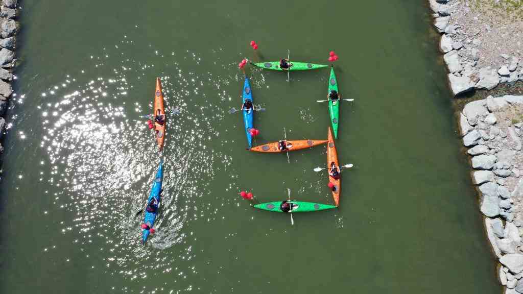 YELKEN VE KANO SPORCULARI 19 MAYIS COŞKUSUNA RENK KATTI